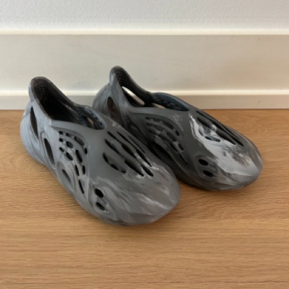 Sz 7 Adidas Yeezy Foam Runner -  Yzy Foam RNR Gray Granite